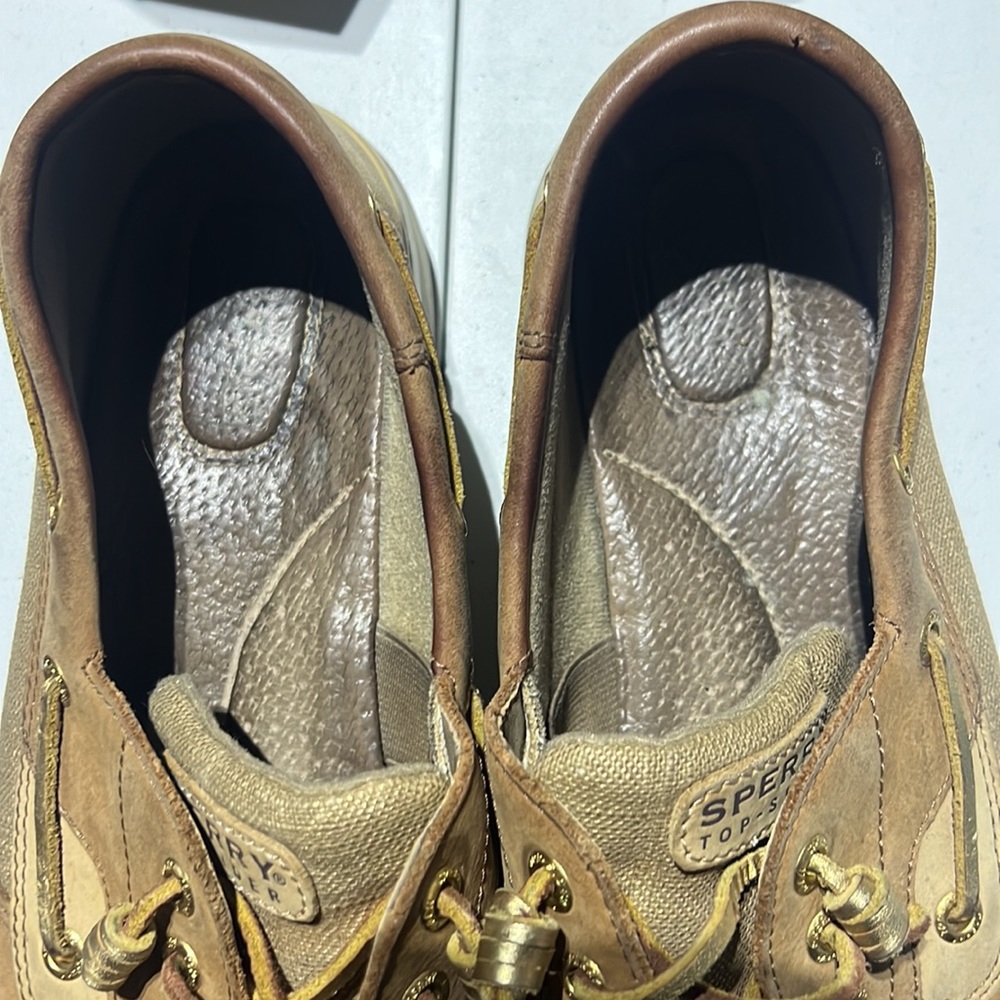 Ladies Sperrys - Picture 2 of 3